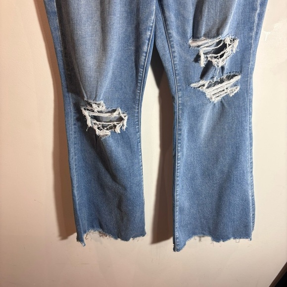 AMERICAN EAGLE Sz  16 Super High Rise Flare Distressed Light Wash Jeans NEW - Picture 4 of 10
